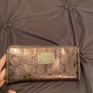 Michael kors wallet silver metallic